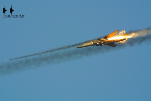 Máy bay chiến đấu ném bom MiG-27 tấn công đối đất